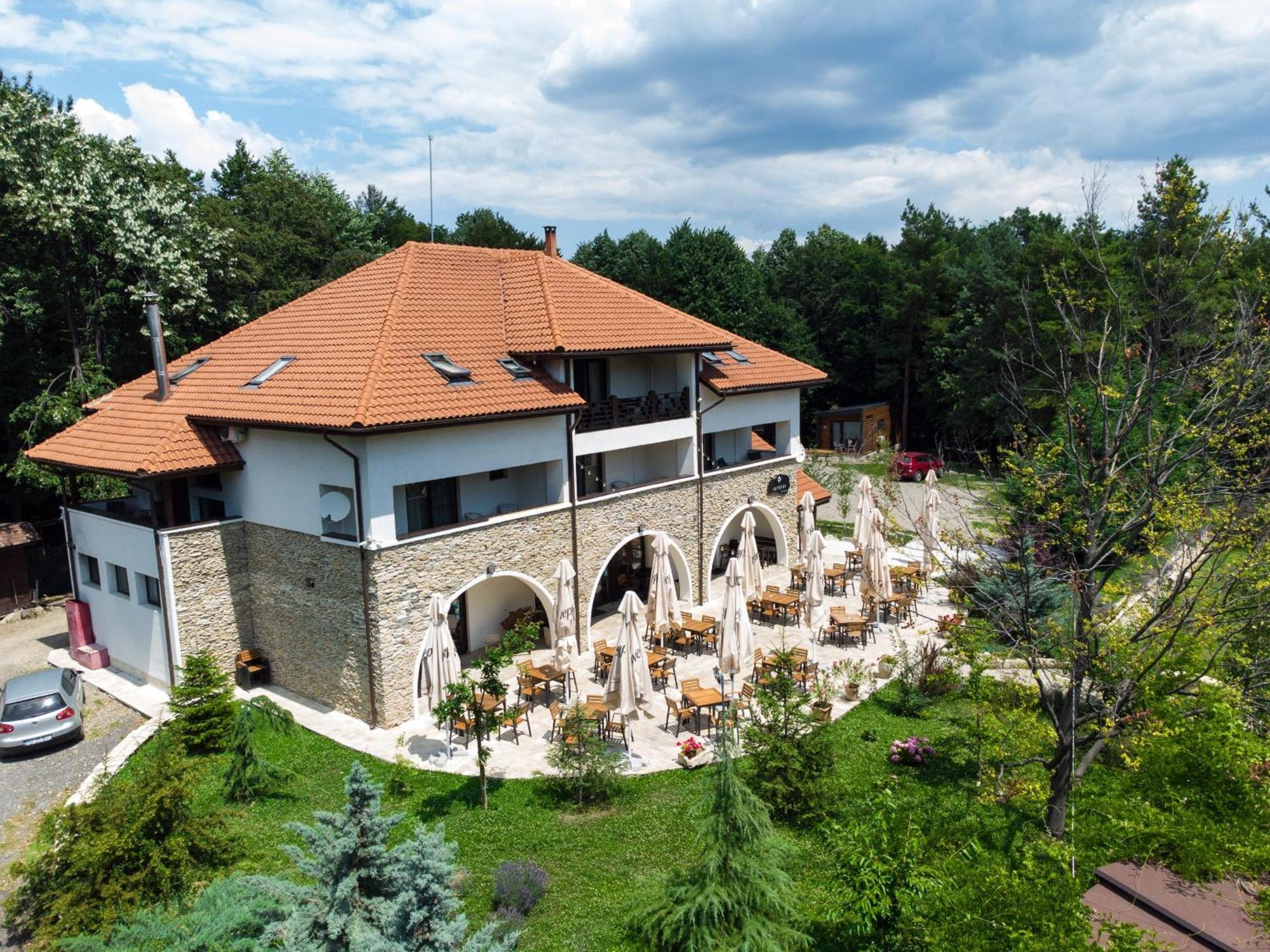 Cetatuia Hotel Магура Екстериор снимка