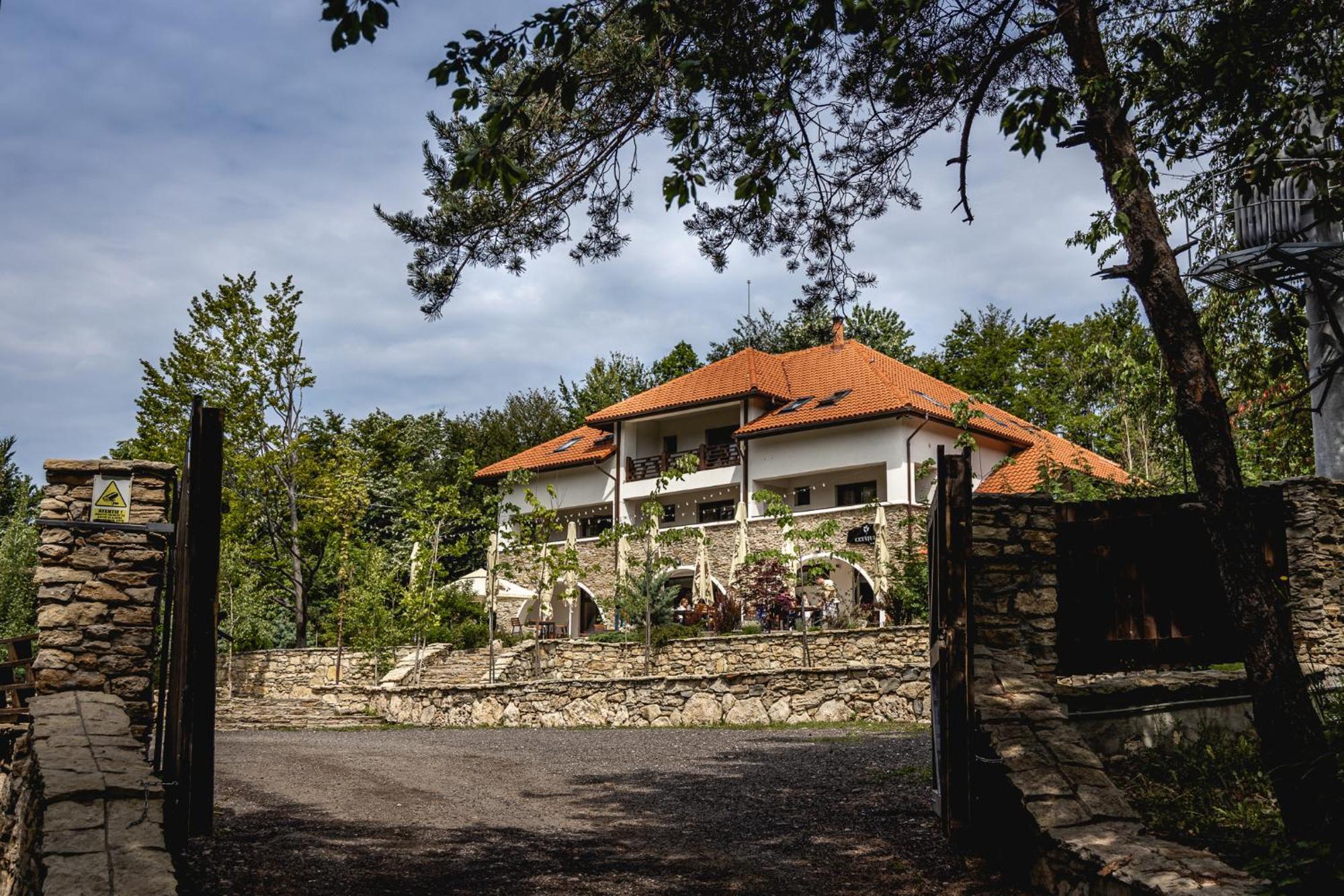 Cetatuia Hotel Магура Екстериор снимка